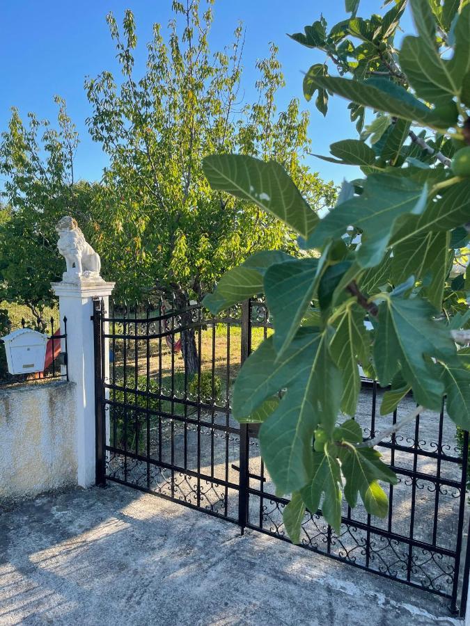 Beautiful Nearby Beach House With Garden, Private Pool And Large Yard Sidárion Buitenkant foto